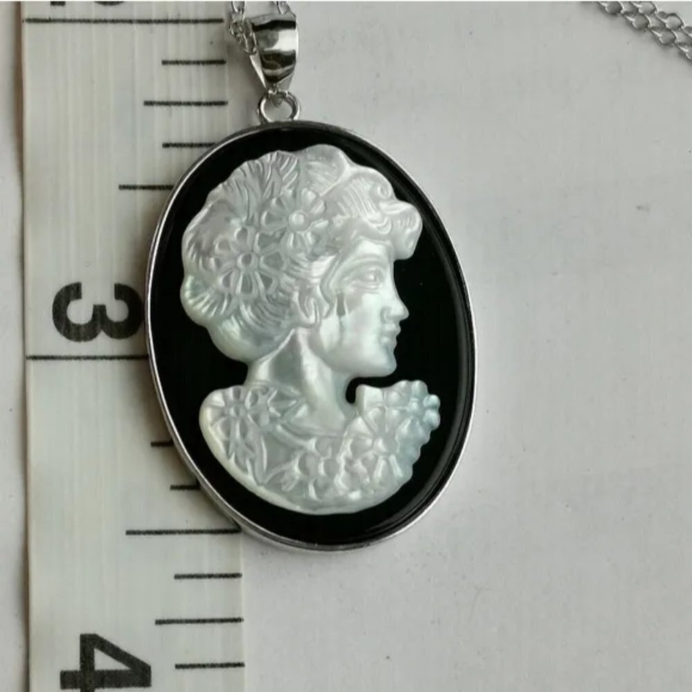 Cameo pendant Onyx mother of pearl onyx necklace - Picture 4 of 9
